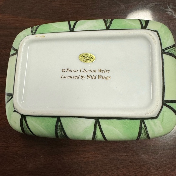 Persia Clayton Weirs Dresser Box. Licensed by Wild Wings. Hinged top. (13-O) - Picture 3 of 8